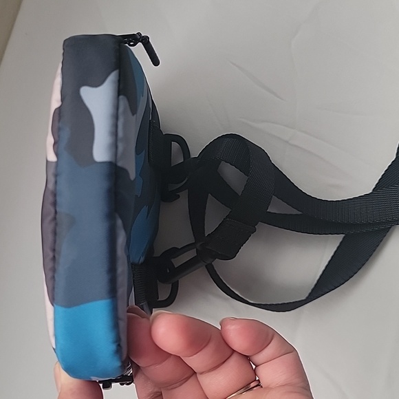 Lululemon easy access cross or belt bag. - Picture 4 of 4